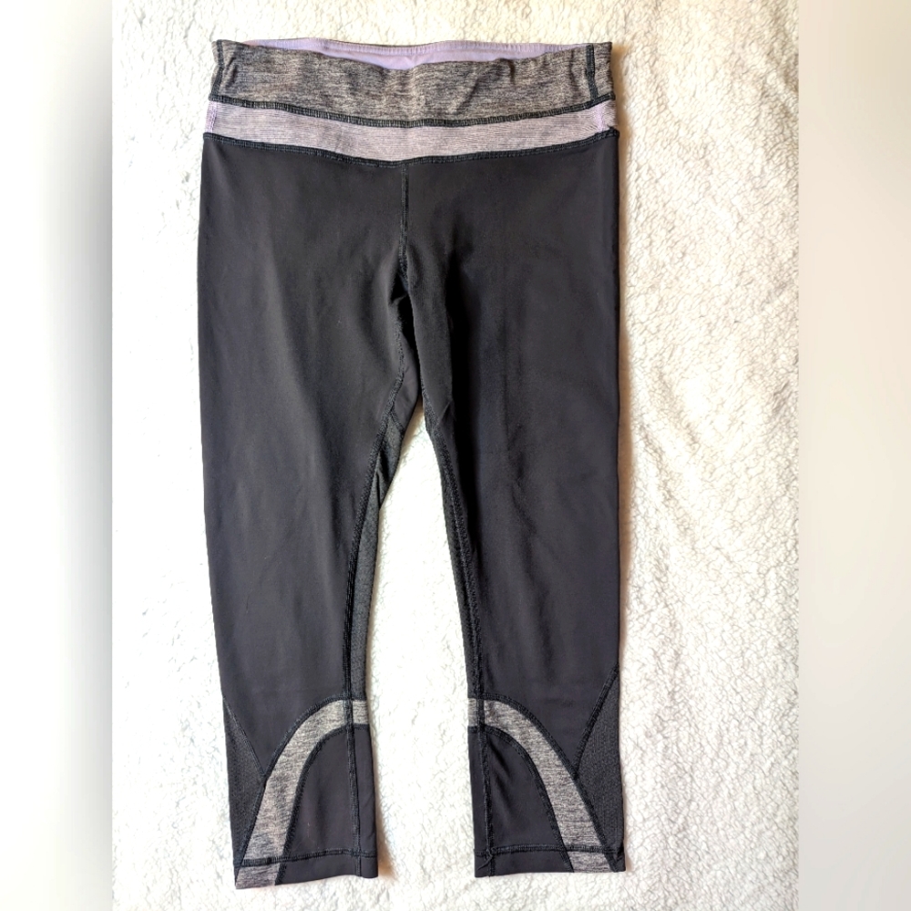 Lululemom capris with back zipper pockets size 8